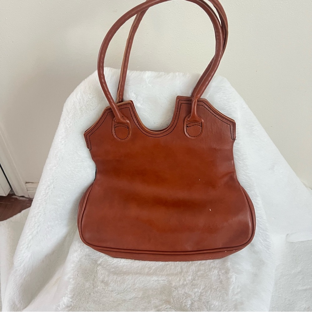 Chic Black and Tan Women's Shoulder Bag - Picture 2 of 4